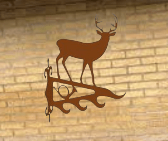 Vildtkrog i cortenstål udformet som en hjort